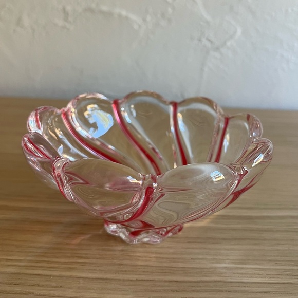 Art Glass Swirled Bowl with Cranberry Veins - 6” Diameter Candy Dish - Picture 5 of 8